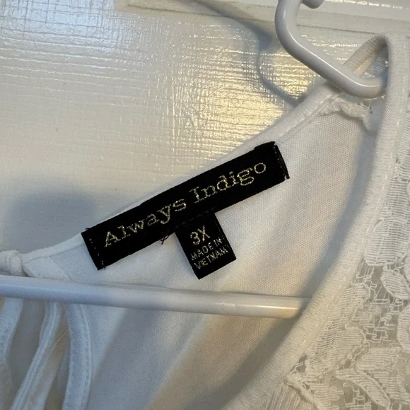 Chic White Lace Women's Blouse - Picture 3 of 3